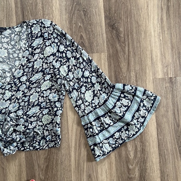 American Eagle Floral Print Bell Sleeve Waist tie Blouse Medium - Picture 5 of 8